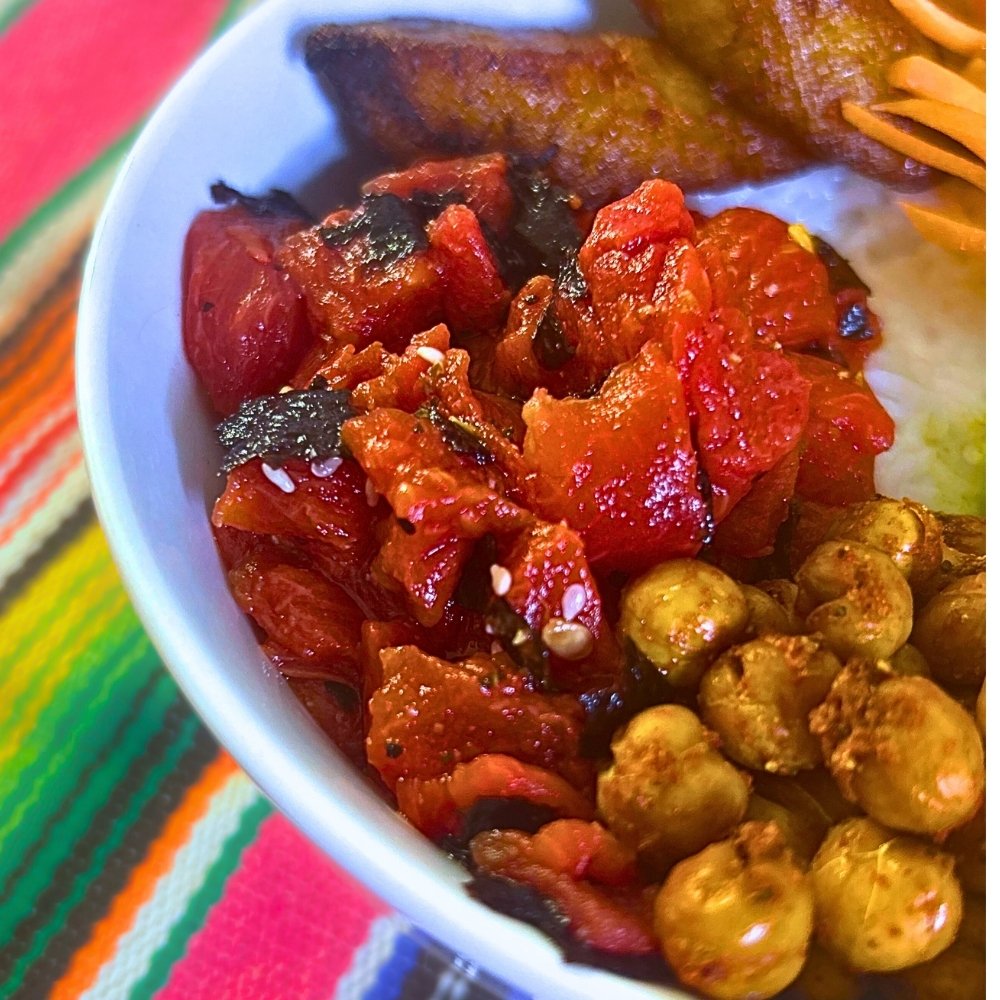 Poke bowl latino con atún vegano