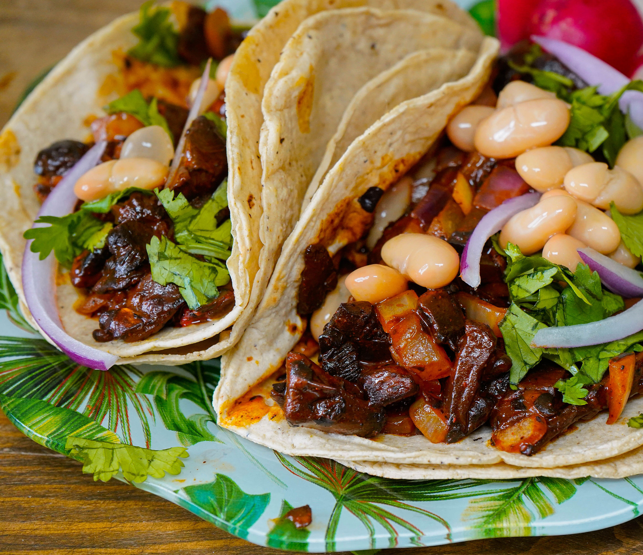 Tacos de hongos adobados