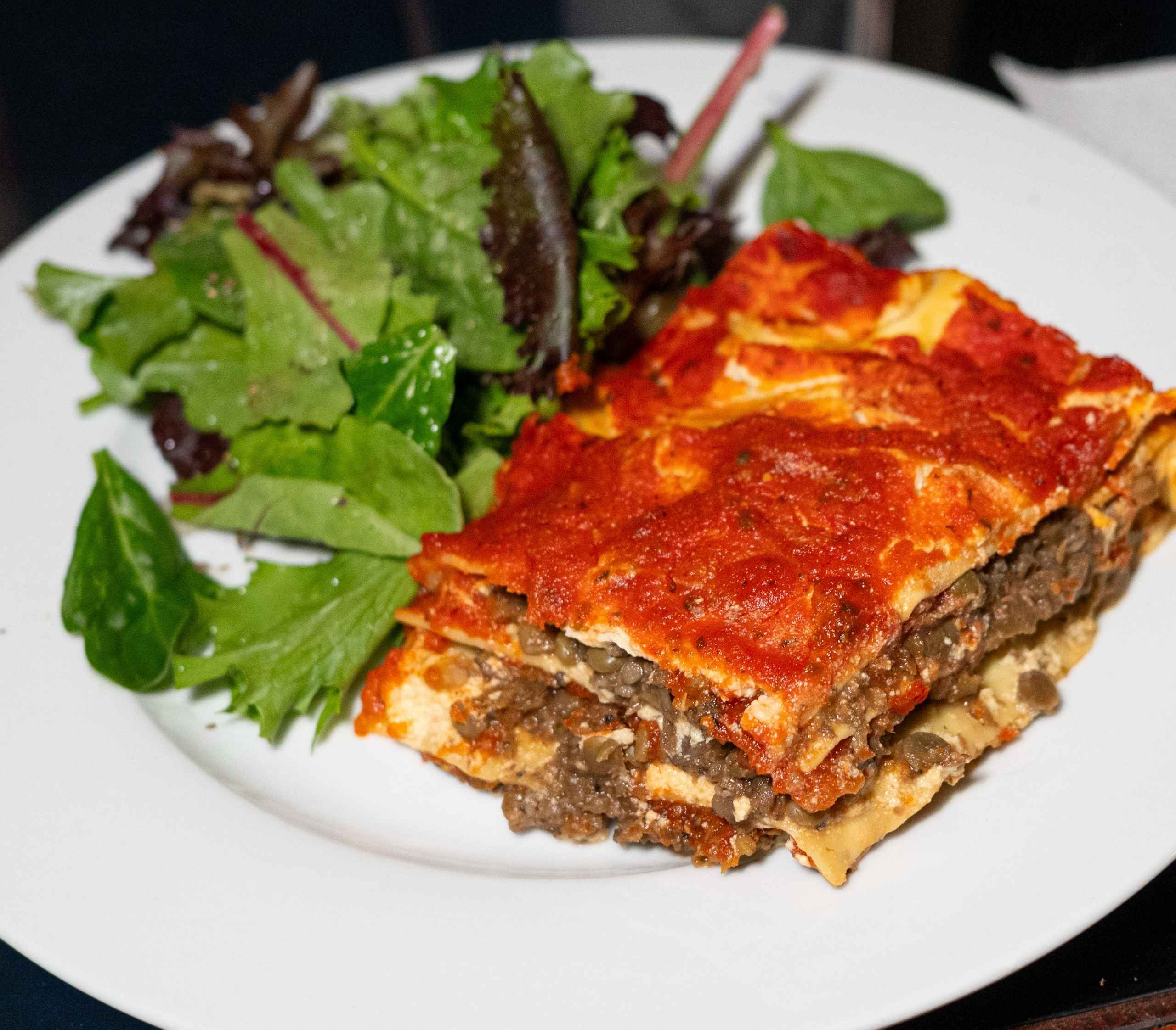 Lasaña vegana de carne de lentejas con ricotta