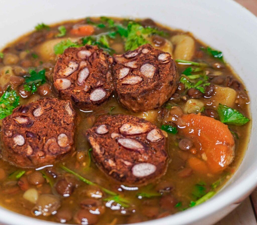 Sopa de lentejas colombiana