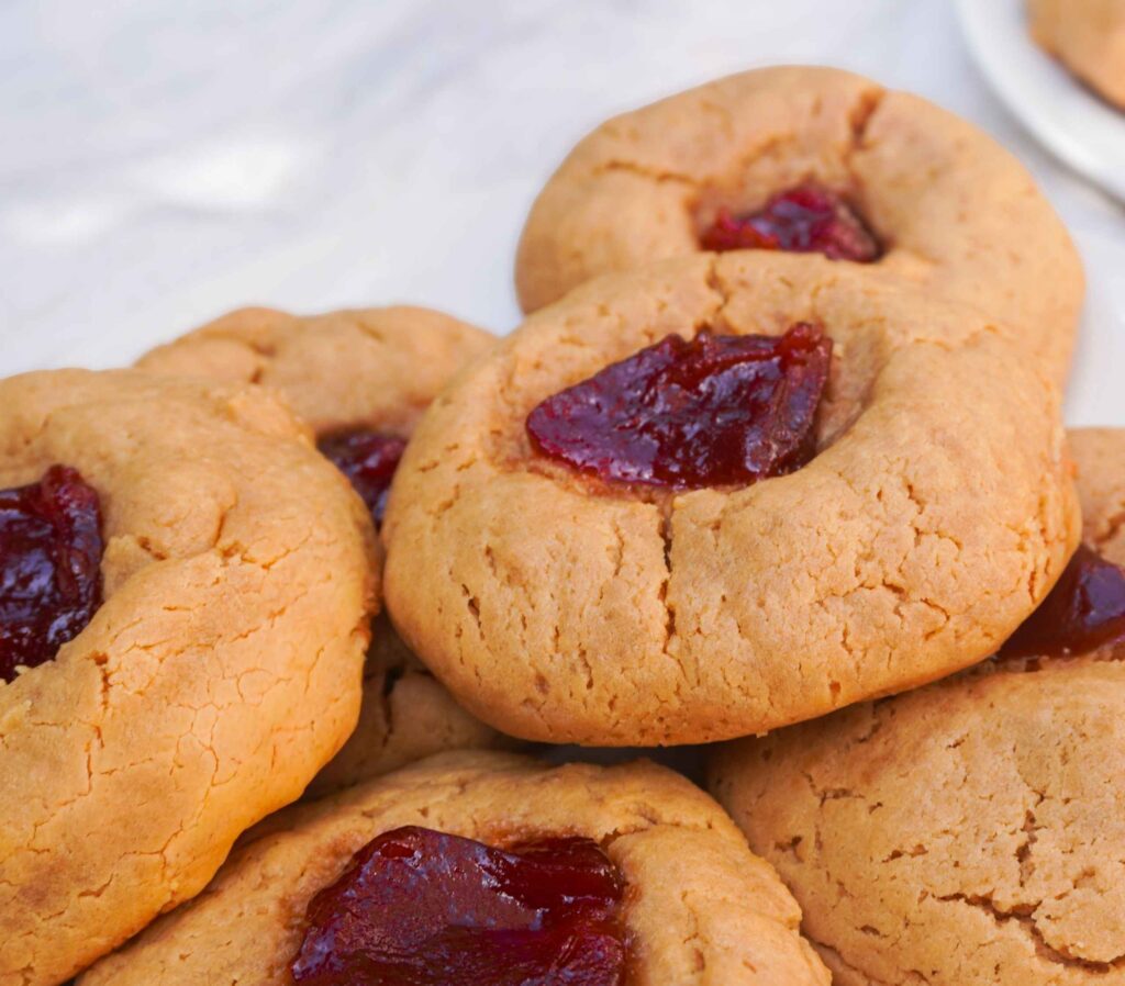 Galletas veganas de mantequilla de cacahuate y mermelada