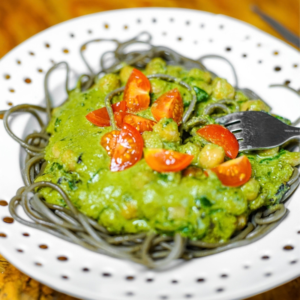 Pasta con pesto de garbanzos