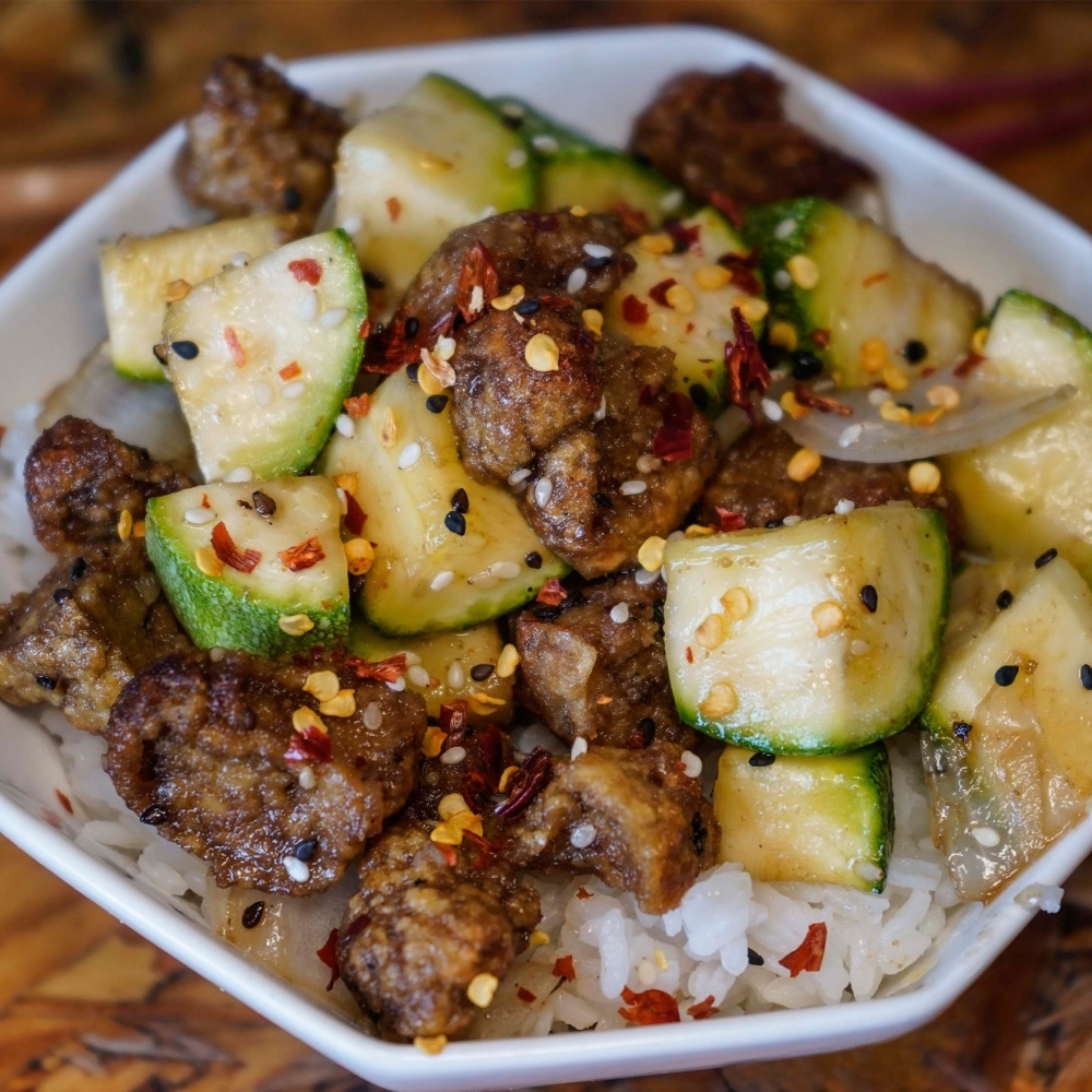 Pollo vegano teriyaki con vegetales